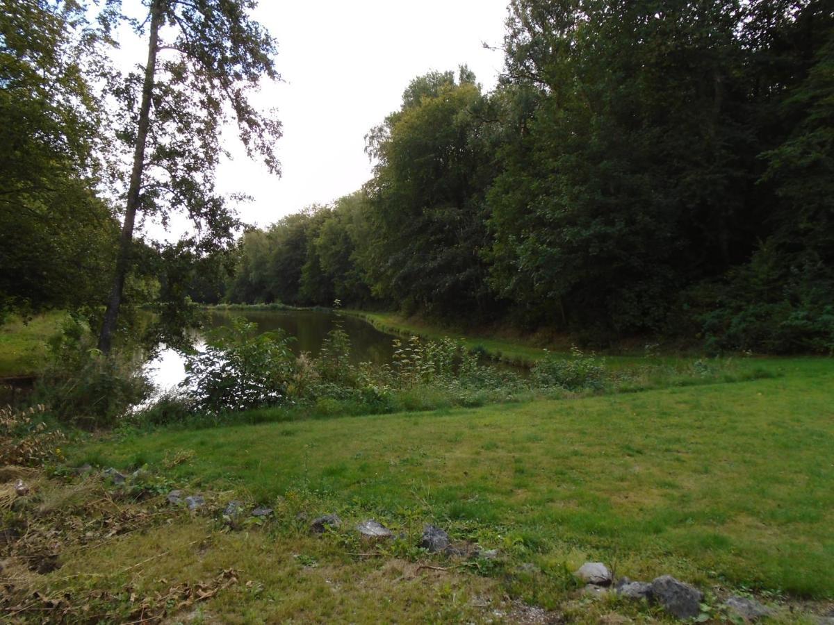 Deux Etangs Poissonneux Au Milieu Des Bois Avec Gite Moderne, La Halte Des Deux Lacs Rosée Exterior photo