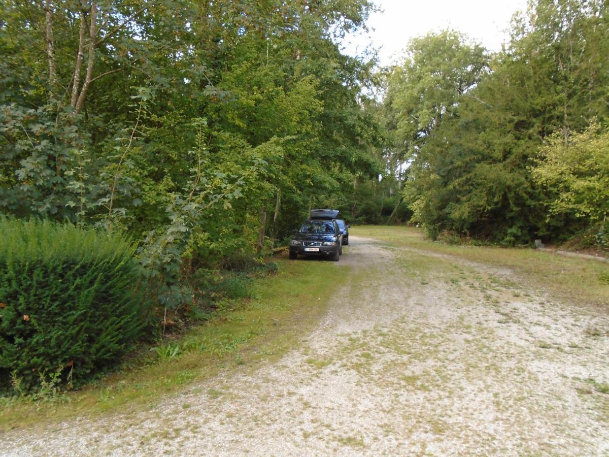 Deux Etangs Poissonneux Au Milieu Des Bois Avec Gite Moderne, La Halte Des Deux Lacs Rosée Exterior photo