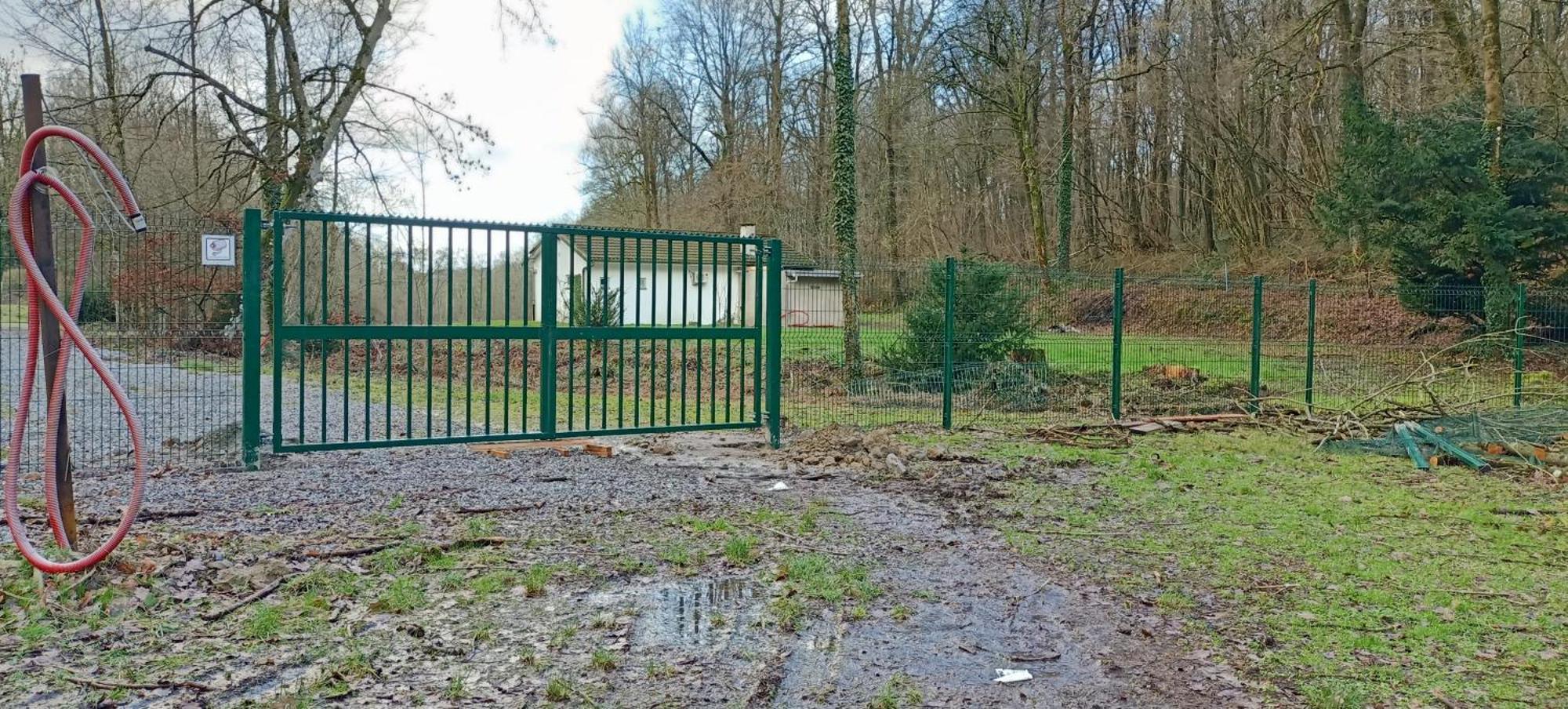 Deux Etangs Poissonneux Au Milieu Des Bois Avec Gite Moderne, La Halte Des Deux Lacs Rosée Exterior photo