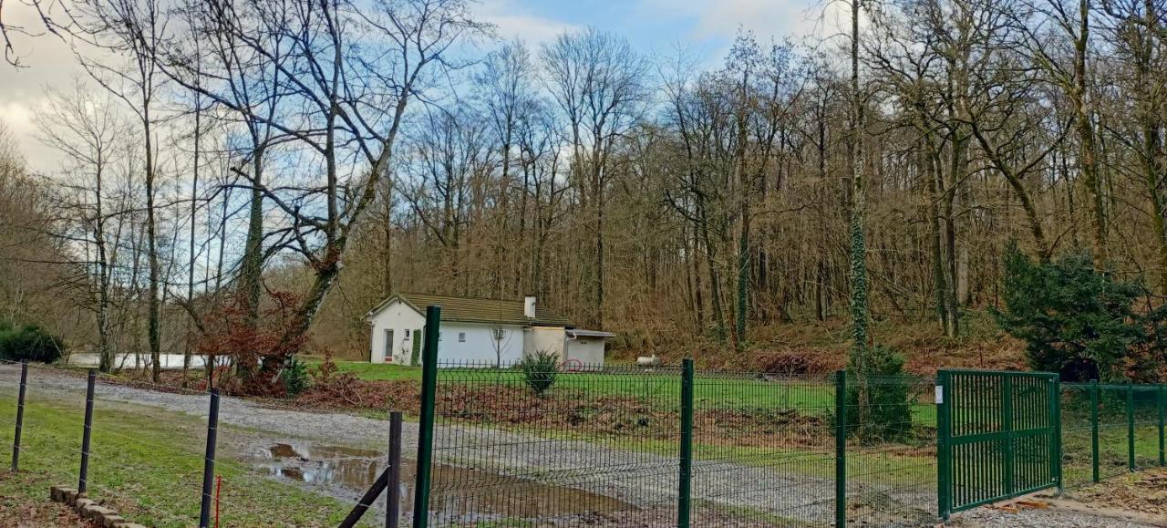 Deux Etangs Poissonneux Au Milieu Des Bois Avec Gite Moderne, La Halte Des Deux Lacs Rosée Exterior photo